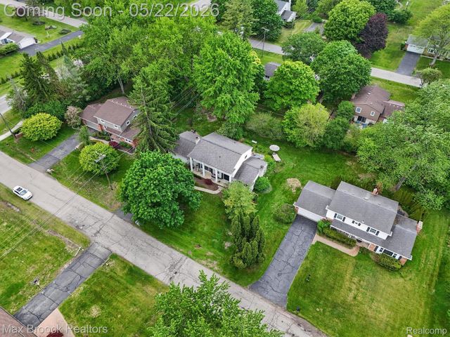7456 Glengrove Drive, Bloomfield Charter Township, MI 48301