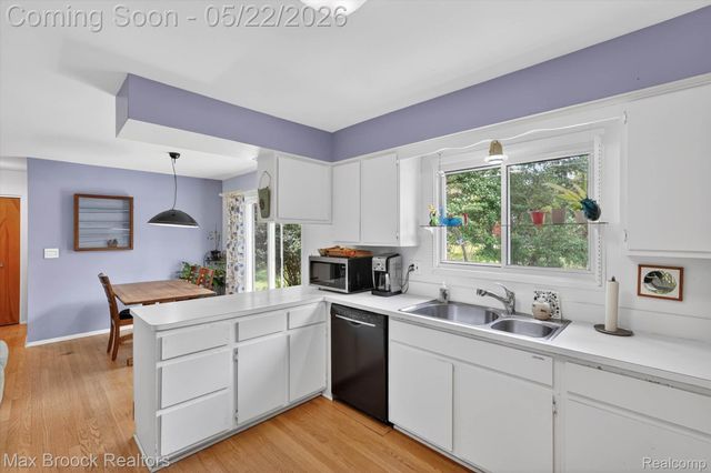 7456 Glengrove Drive, Bloomfield Charter Township, MI 48301