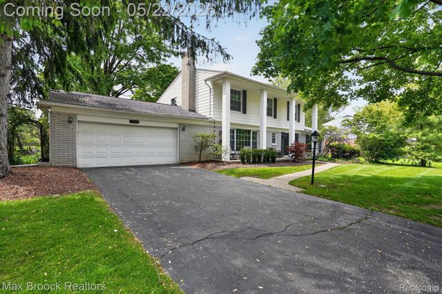7456 Glengrove Drive, Bloomfield Charter Township, MI 48301