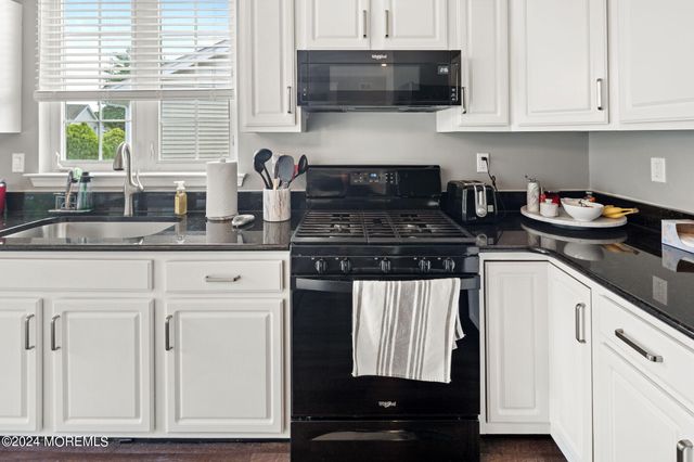 10 Jumping Brook Lane, Barnegat, NJ 08005