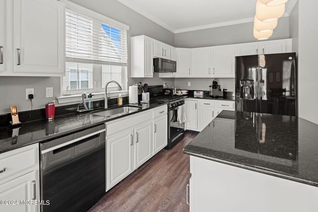 10 Jumping Brook Lane, Barnegat, NJ 08005