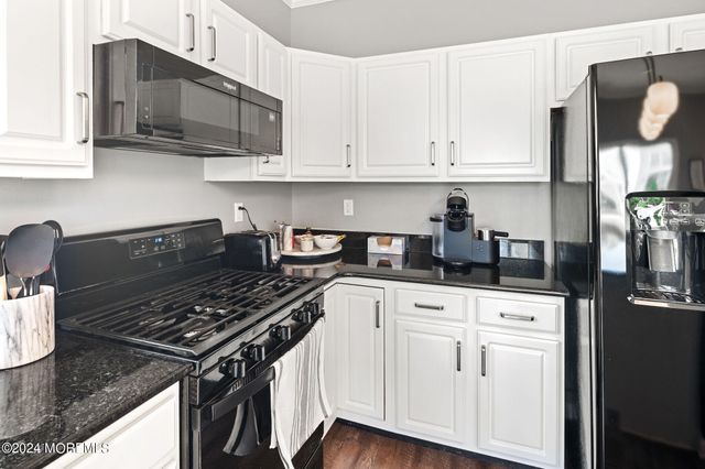 10 Jumping Brook Lane, Barnegat, NJ 08005