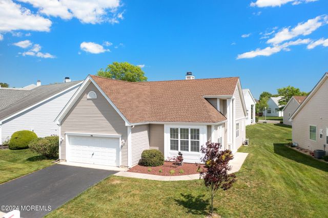 10 Jumping Brook Lane, Barnegat, NJ 08005