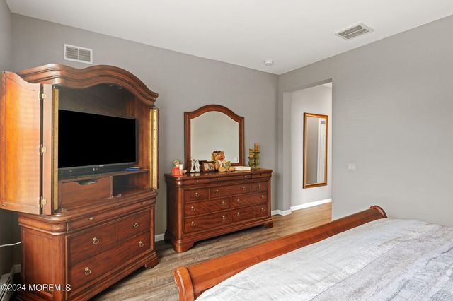 10 Jumping Brook Lane, Barnegat, NJ 08005