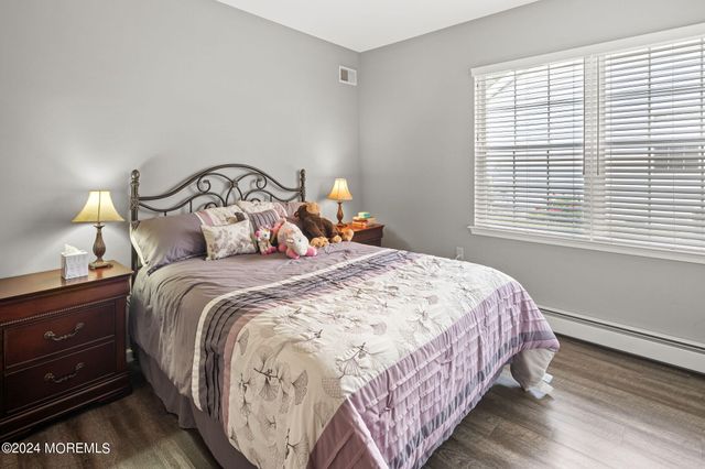 10 Jumping Brook Lane, Barnegat, NJ 08005