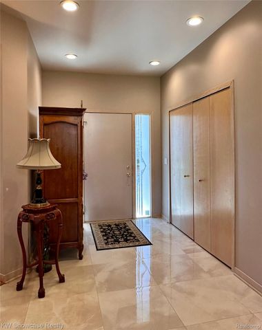 650 Plainfield Drive, White Lake Charter Township, MI 48386