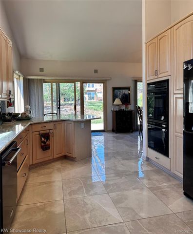 650 Plainfield Drive, White Lake Charter Township, MI 48386
