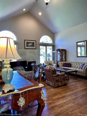 650 Plainfield Drive, White Lake Charter Township, MI 48386