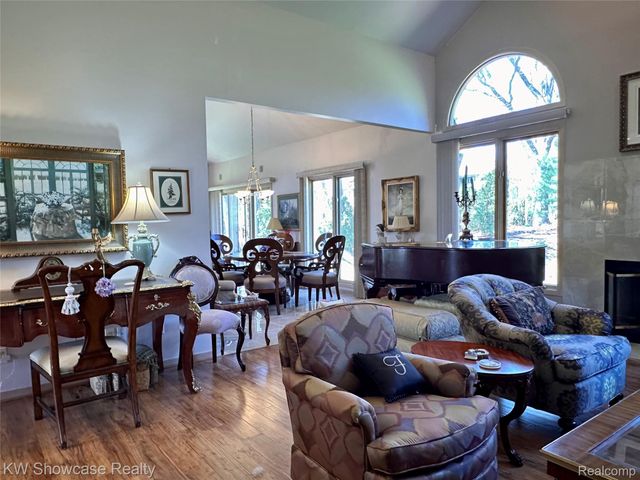 650 Plainfield Drive, White Lake Charter Township, MI 48386