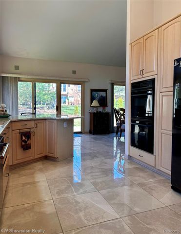 650 Plainfield Drive, White Lake Charter Township, MI 48386