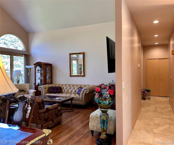650 Plainfield Drive, White Lake Charter Township, MI 48386