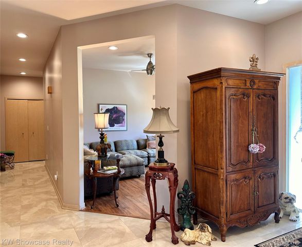 650 Plainfield Drive, White Lake Charter Township, MI 48386
