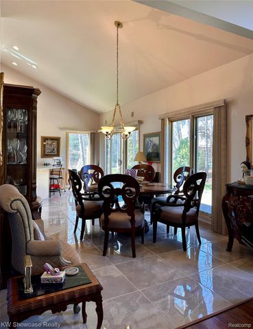 650 Plainfield Drive, White Lake Charter Township, MI 48386
