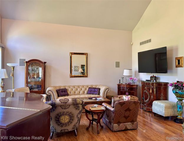 650 Plainfield Drive, White Lake Charter Township, MI 48386