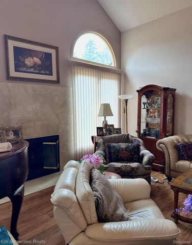 650 Plainfield Drive, White Lake Charter Township, MI 48386