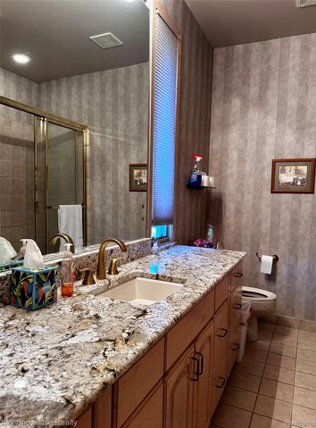 650 Plainfield Drive, White Lake Charter Township, MI 48386