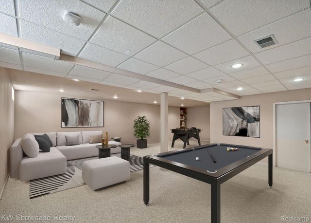 650 Plainfield Drive, White Lake Charter Township, MI 48386