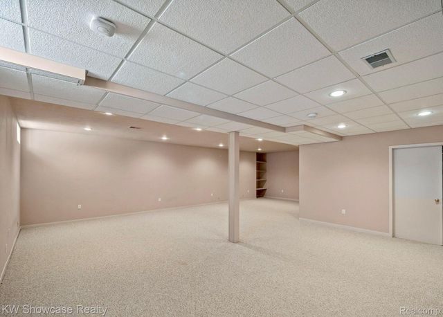 650 Plainfield Drive, White Lake Charter Township, MI 48386