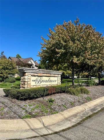 650 Plainfield Drive, White Lake Charter Township, MI 48386
