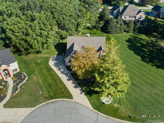 650 Plainfield Drive, White Lake Charter Township, MI 48386
