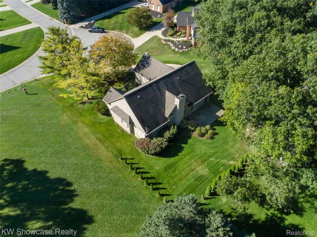 650 Plainfield Drive, White Lake Charter Township, MI 48386