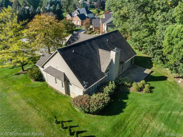 650 Plainfield Drive, White Lake Charter Township, MI 48386