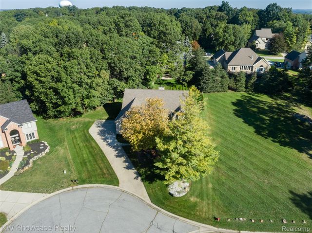 650 Plainfield Drive, White Lake Charter Township, MI 48386