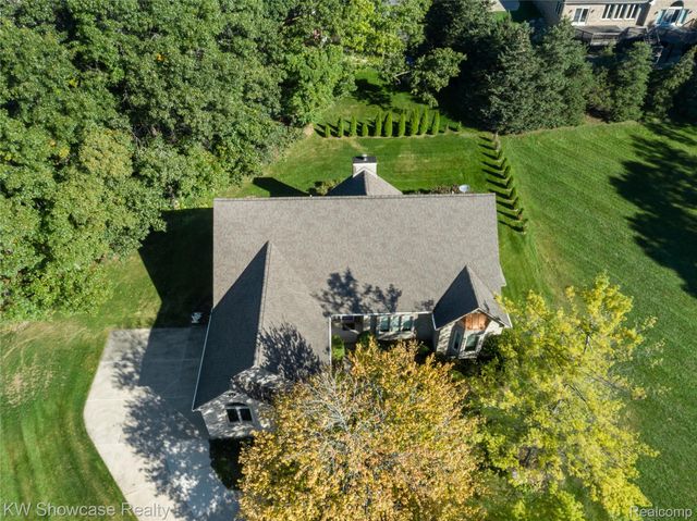 650 Plainfield Drive, White Lake Charter Township, MI 48386