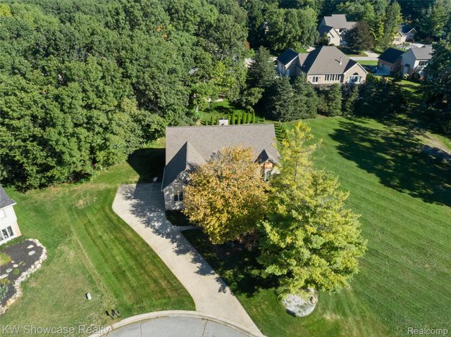 650 Plainfield Drive, White Lake Charter Township, MI 48386