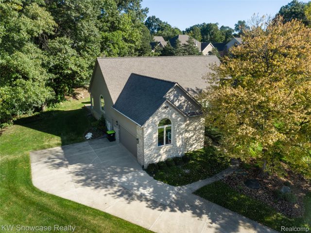 650 Plainfield Drive, White Lake Charter Township, MI 48386