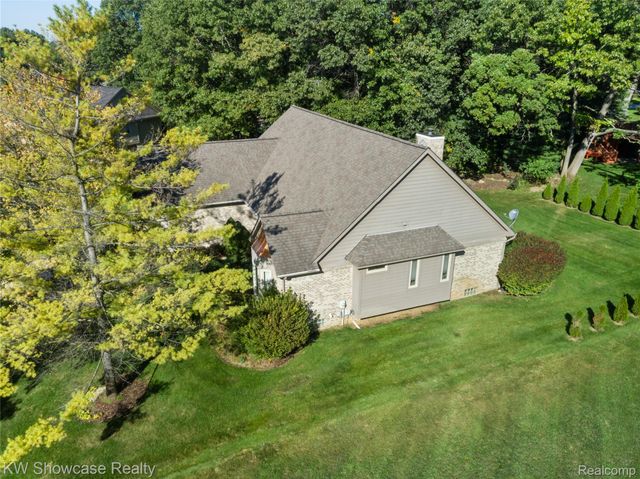 650 Plainfield Drive, White Lake Charter Township, MI 48386