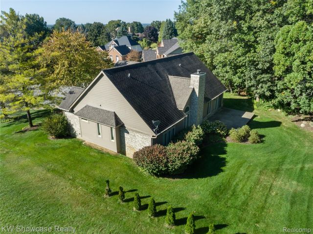 650 Plainfield Drive, White Lake Charter Township, MI 48386