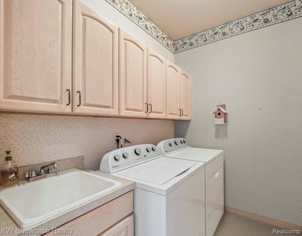 650 Plainfield Drive, White Lake Charter Township, MI 48386