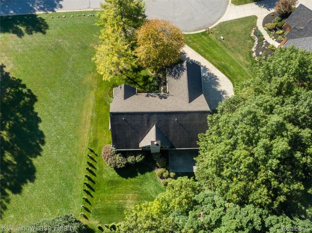 650 Plainfield Drive, White Lake Charter Township, MI 48386