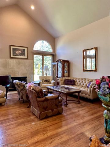 650 Plainfield Drive, White Lake Charter Township, MI 48386