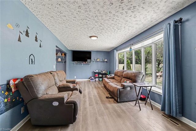 286 Kennen Krest Road, Mocksville, NC 27028