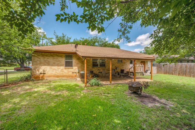 1306 Magnolia Street, Gainesville, TX 76240