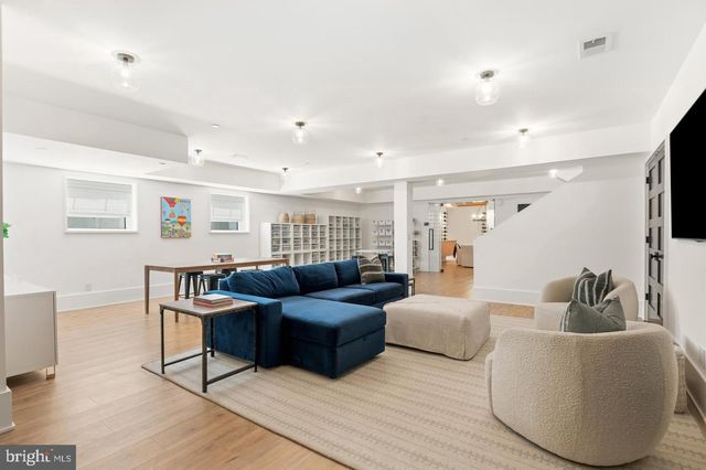 7101 LONGWOOD DR, Bethesda, MD 20817