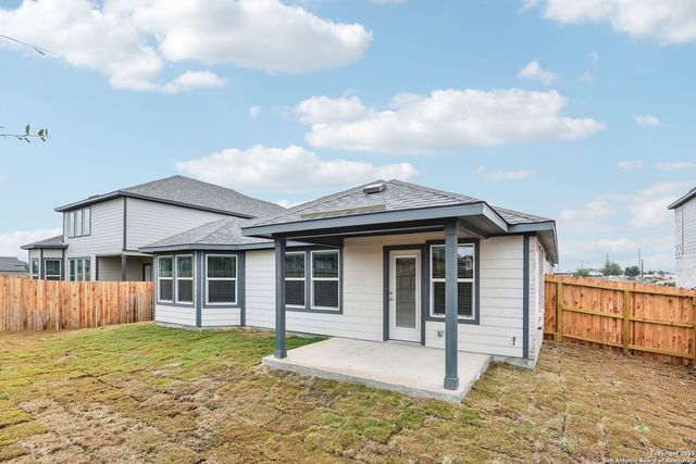 9318 Quail Crest Drive, Schertz, TX 78154