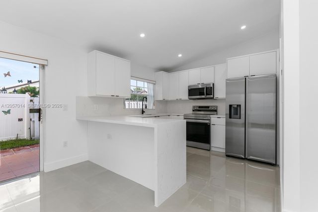 1938 SW 137th Ct, Miami, FL 33175