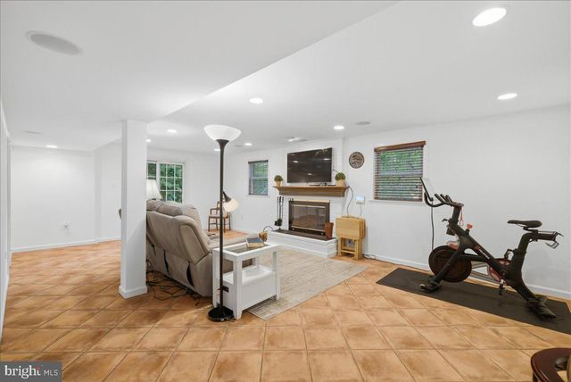 8906 TRANSUE DR, Bethesda, MD 20817