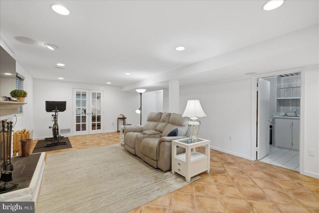 8906 TRANSUE DR, Bethesda, MD 20817