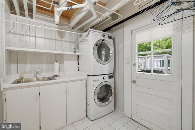 8906 TRANSUE DR, Bethesda, MD 20817