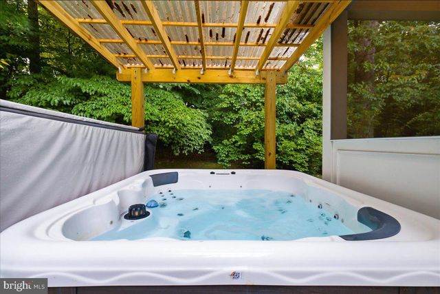 8906 TRANSUE DR, Bethesda, MD 20817