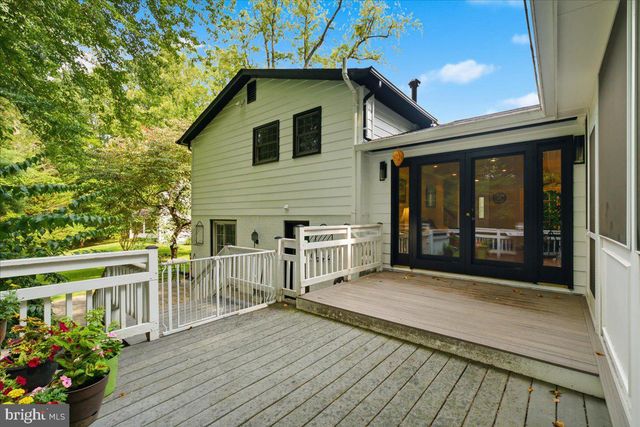 8906 TRANSUE DR, Bethesda, MD 20817