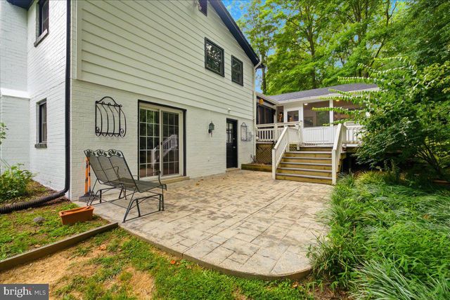 8906 TRANSUE DR, Bethesda, MD 20817