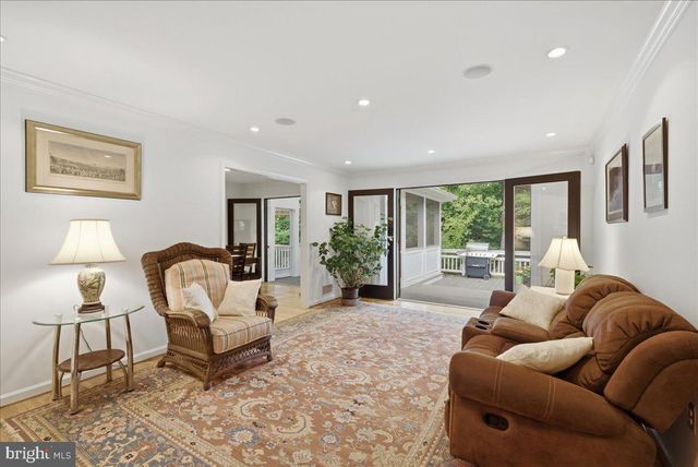 8906 TRANSUE DR, Bethesda, MD 20817