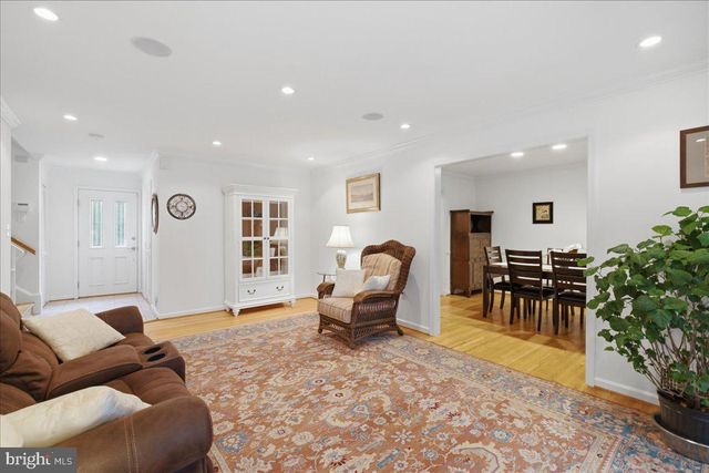 8906 TRANSUE DR, Bethesda, MD 20817