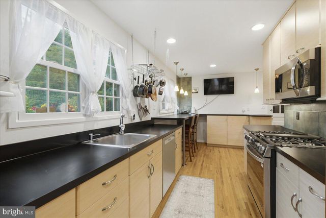 8906 TRANSUE DR, Bethesda, MD 20817