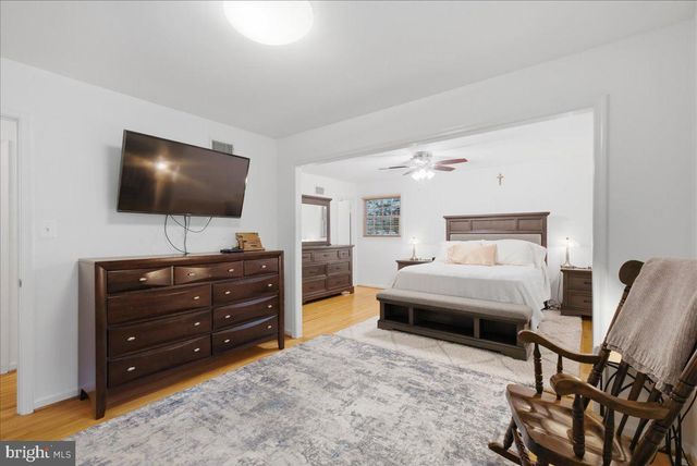8906 TRANSUE DR, Bethesda, MD 20817
